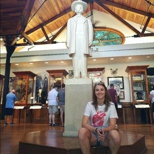 Meet your Posher, Holly